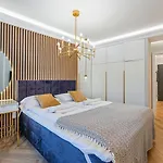 Sagaris Z Basenem, Sun & Snow Apartman *
