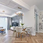 Sagaris Z Basenem, Sun & Snow Apartman *