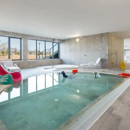 Sagaris Z Basenem, Sun & Snow Daire