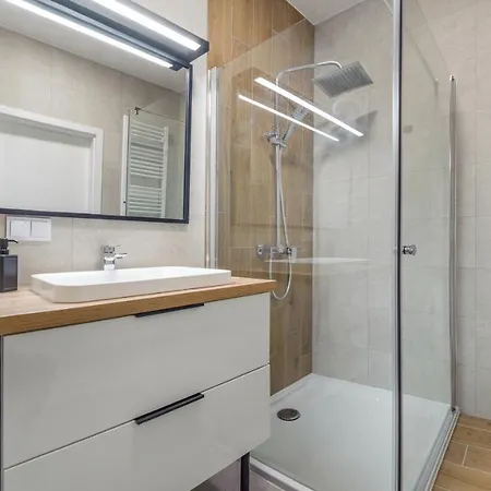 Sagaris Z Basenem, Sun & Snow *