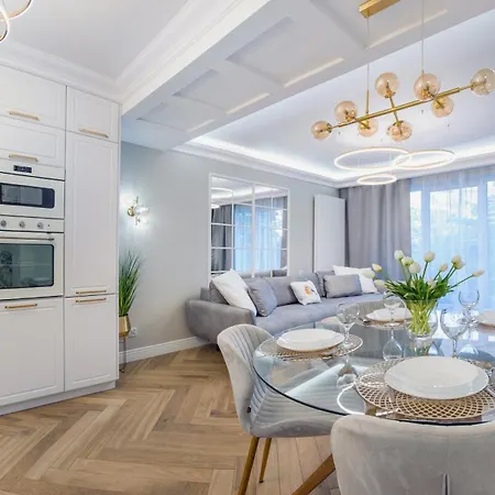 Sagaris Z Basenem, Sun & Snow Lejlighed