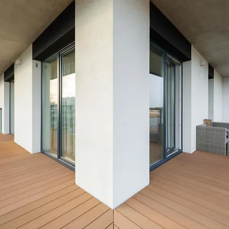 Sagaris Z Basenem, Sun & Snow *